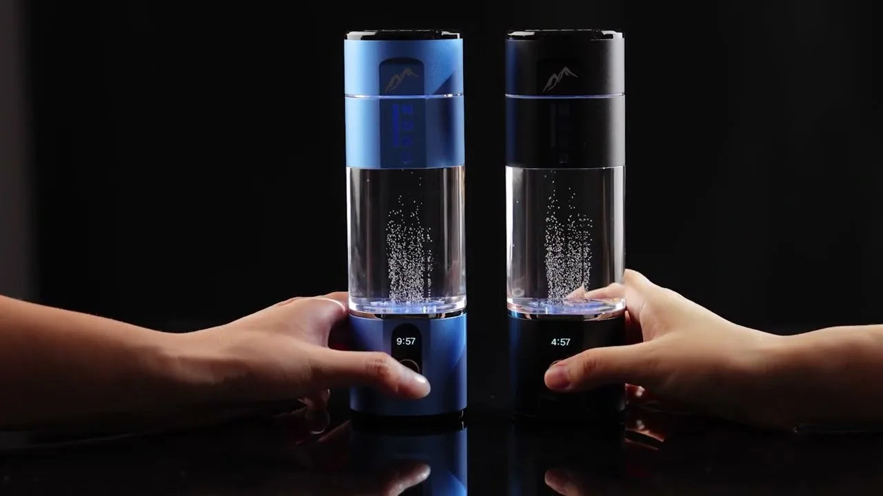 Två Nord Hydrogen Bottle, blå och svart, som producerar vätgas